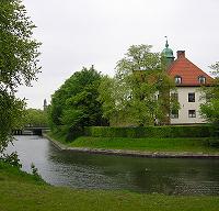 Spazieren gehen in Malms idyllischen Parks.